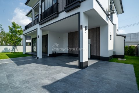 Casa de 4 dormitorios en Bang Lamung, Tailandia № 123443 - foto 2