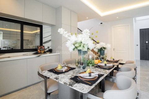 Casa de 4 dormitorios en Bang Lamung, Tailandia № 123443 - foto 8
