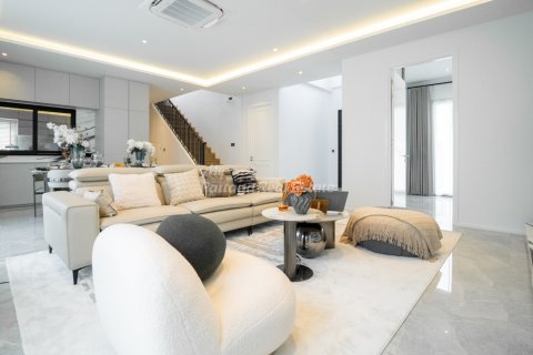 Casa de 4 dormitorios en Bang Lamung, Tailandia № 123443 - foto 6