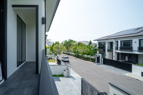 Casa de 4 dormitorios en Bang Lamung, Tailandia № 123443 - foto 3