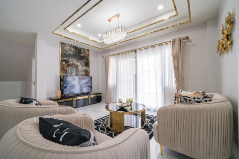 Casa de 5 dormitorios en Pattaya, Tailandia № 125547 - foto 5