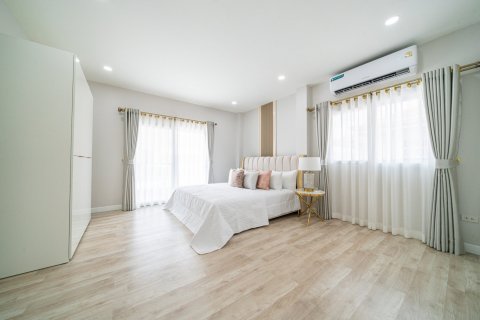 Casa de 5 dormitorios en Pattaya, Tailandia № 125547 - foto 19