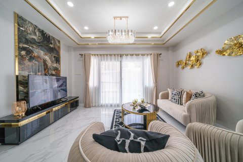 Casa de 5 dormitorios en Pattaya, Tailandia № 125547 - foto 8