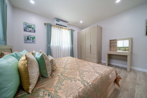 Casa de 5 dormitorios en Pattaya, Tailandia № 125547 - foto 10