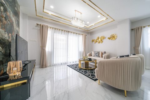 Casa de 5 dormitorios en Pattaya, Tailandia № 125547 - foto 7