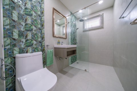 Casa de 5 dormitorios en Pattaya, Tailandia № 125547 - foto 13