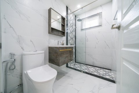 Casa de 5 dormitorios en Pattaya, Tailandia № 125547 - foto 15
