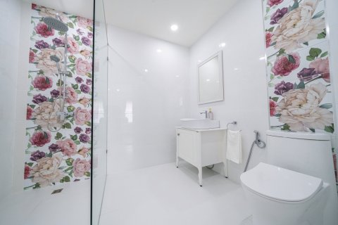 Casa de 5 dormitorios en Pattaya, Tailandia № 125547 - foto 18