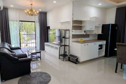 Local comercial 216 m2 en Pattaya, Tailandia № 125546 - foto 2
