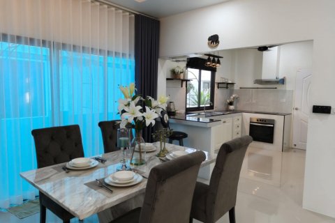 Local comercial 216 m2 en Pattaya, Tailandia № 125546 - foto 4