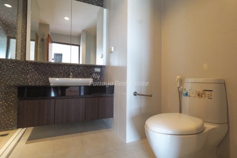 คอนโดมิเนียมในบางละมุง, ประเทศไทย, 2 ห้องนอน № 106705 - รูปถ่าย 11
