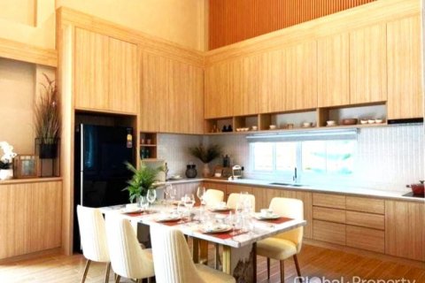 Casa de 3 dormitorios en Pattaya, Tailandia № 106706 - foto 15