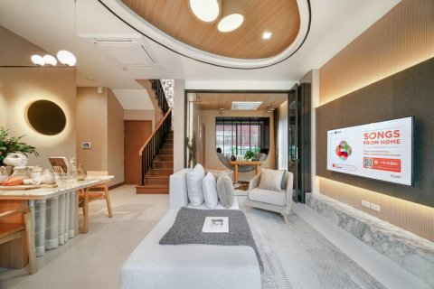 Casa de 3 dormitorios en Samut Prakan, Tailandia № 124608 - foto 2
