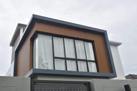 Casa de 4 dormitorios en Bang Lamung, Tailandia № 126793 - foto 3