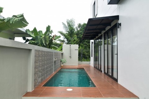 Casa de 4 dormitorios en Bang Lamung, Tailandia № 126793 - foto 4