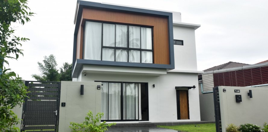 Casa de 4 dormitorios en Bang Lamung, Tailandia № 126793