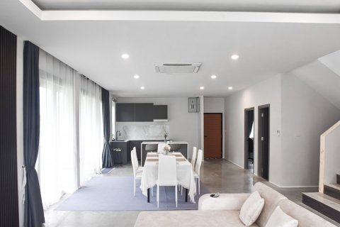 Casa de 4 dormitorios en Bang Lamung, Tailandia № 126793 - foto 12