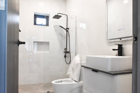 Casa de 4 dormitorios en Bang Lamung, Tailandia № 126793 - foto 17
