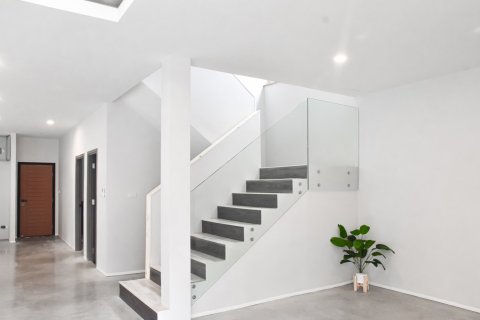 Casa de 4 dormitorios en Bang Lamung, Tailandia № 126793 - foto 18