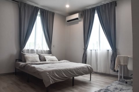 Casa de 4 dormitorios en Bang Lamung, Tailandia № 126793 - foto 27