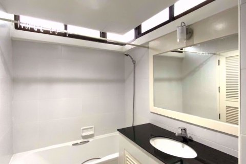 Condominio de 2 dormitorios en Watthana, Bangkok, Tailandia № 76239 - foto 10