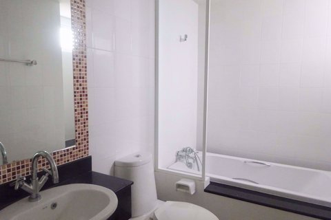 Condominio de 2 dormitorios en Phra Khanong, Bangkok, Tailandia № 76233 - foto 8
