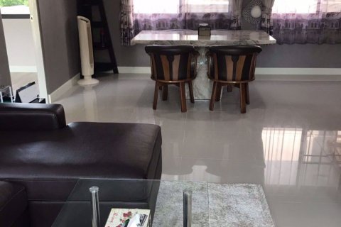 Casa de 4 dormitorios en Bang Na, Bangkok, Tailandia № 76755 - foto 3