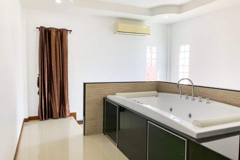 Casa de 3 dormitorios en Jomtien Beach, Pattaya, Tailandia № 101324 - foto 16