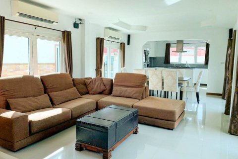 Casa de 3 dormitorios en Jomtien Beach, Pattaya, Tailandia № 101324 - foto 5