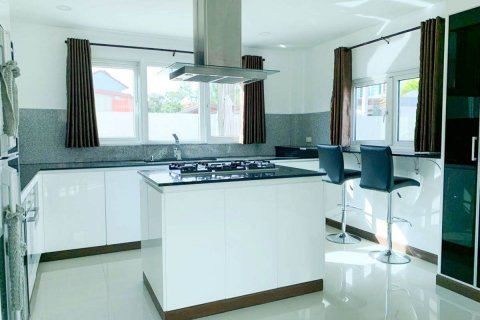 Casa de 3 dormitorios en Jomtien Beach, Pattaya, Tailandia № 101324 - foto 9