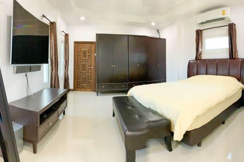 Casa de 3 dormitorios en Jomtien Beach, Pattaya, Tailandia № 101324 - foto 14