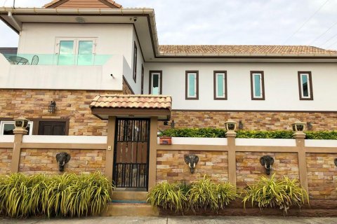 Casa de 3 dormitorios en Jomtien Beach, Pattaya, Tailandia № 101324 - foto 25