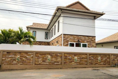 Casa de 3 dormitorios en Jomtien Beach, Pattaya, Tailandia № 101324 - foto 26
