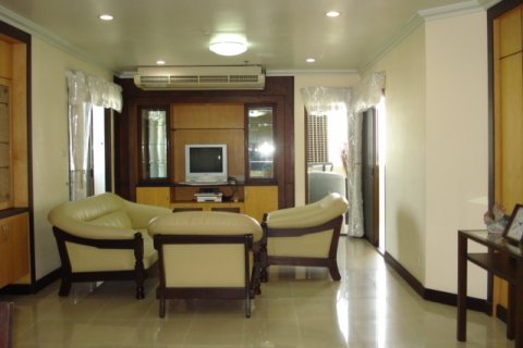 Condominio de 3 dormitorios en Bangkok, Tailandia № 143639 - foto 2