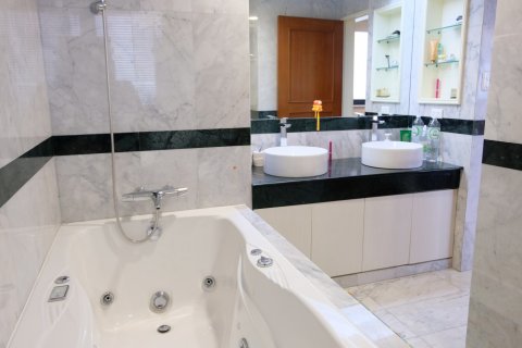 Condominio de 3 dormitorios en Bangkok, Tailandia № 143637 - foto 8