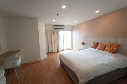 Condominio de 3 dormitorios en Bangkok, Tailandia № 143619 - foto 11