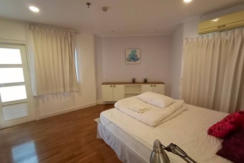 Condominio de 3 dormitorios en Bangkok, Tailandia № 143619 - foto 15