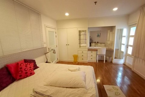 Condominio de 3 dormitorios en Bangkok, Tailandia № 143619 - foto 14