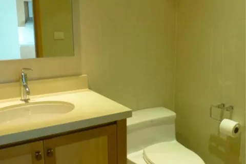 Condominio de 2 dormitorios en Khlong Toei, Bangkok, Tailandia № 123985 - foto 23