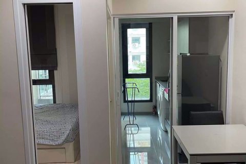 Condominio de 1 dormitorio en Huai Khwang, Bangkok, Tailandia № 76086 - foto 4