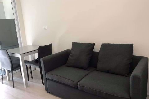 Condominio de 1 dormitorio en Huai Khwang, Bangkok, Tailandia № 76086 - foto 2