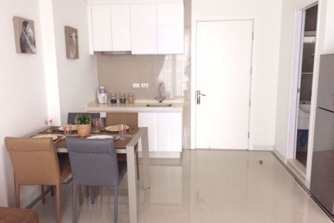 Condominio de 1 dormitorio en Huai Khwang, Bangkok, Tailandia № 76825 - foto 5