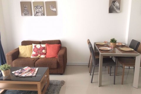 Condominio de 1 dormitorio en Huai Khwang, Bangkok, Tailandia № 76825 - foto 2