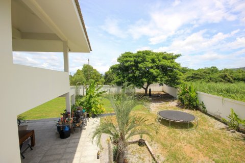 Casa de 5 dormitorios en Hua Hin, Tailandia № 125212 - foto 15