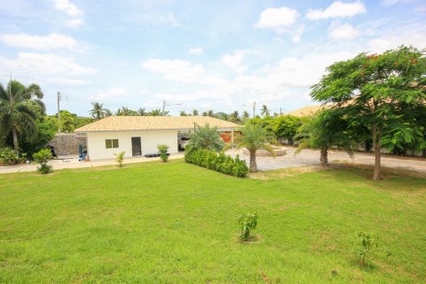 Casa de 5 dormitorios en Hua Hin, Tailandia № 125212 - foto 10