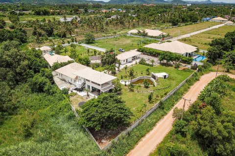 Casa de 5 dormitorios en Hua Hin, Tailandia № 125212 - foto 4