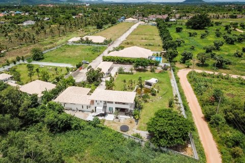 Casa de 5 dormitorios en Hua Hin, Tailandia № 125212 - foto 2