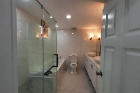 คอนโดมิเนียมในคลองเตย, กรุงเทพฯ, ประเทศไทย, 3 ห้องนอน № 123597 - รูปถ่าย 4