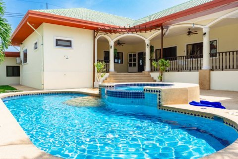 Chalet de 3 dormitorios en Hua Hin, Tailandia № 124697 - foto 2