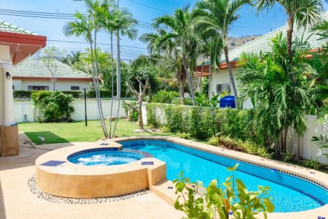 Chalet de 3 dormitorios en Hua Hin, Tailandia № 124697 - foto 3
